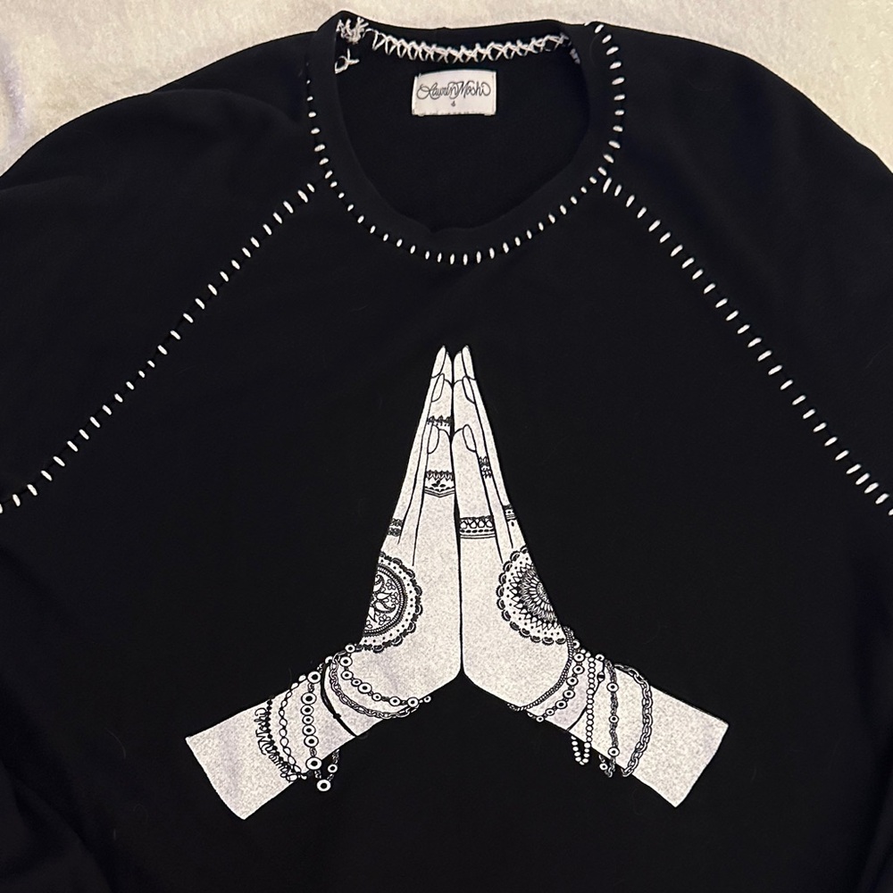 EUC Lauren Moshi “Praying Hands” Sweatshirt - Picture 3 of 9